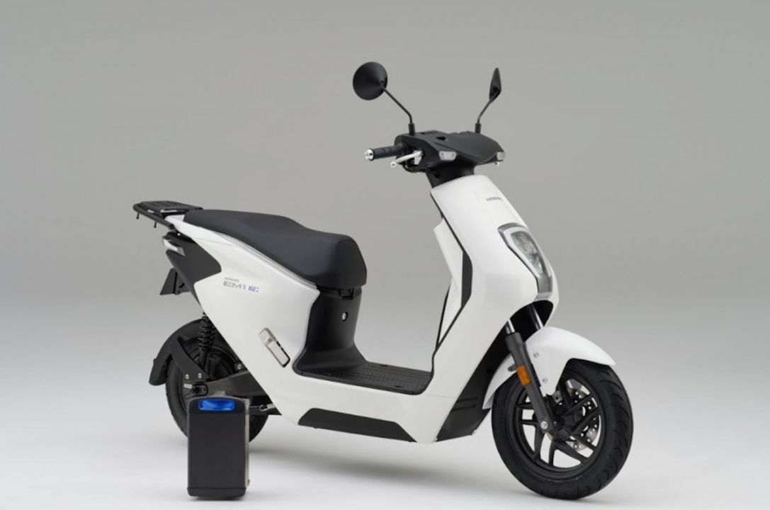 Karfu Honda s new EM1 e is the firm s first Europe bound electric scooter