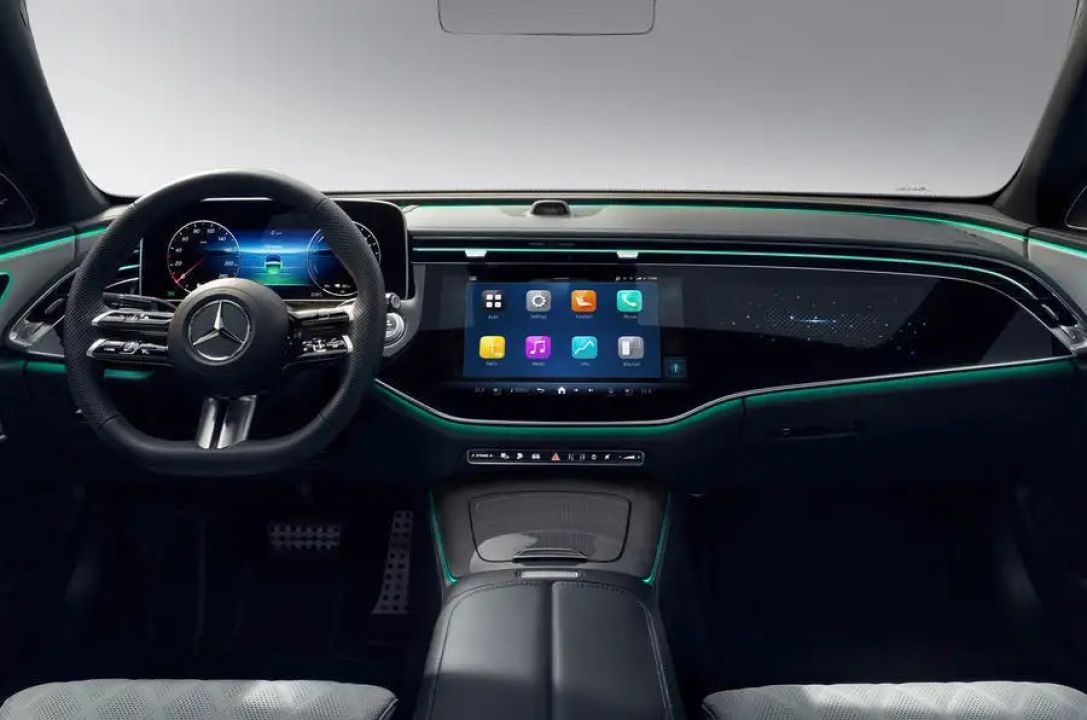 Karfu - Mercedes unveils tech-laden interior with MBUX Superscreen for 2024  E-Class